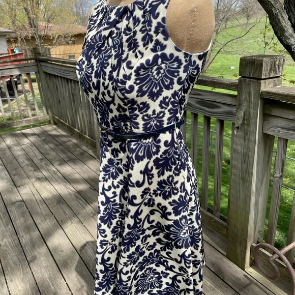 Signature Darby Fit and Flare Dress - Picture 3 of 10